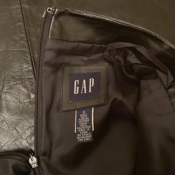RARE✨Excellent Preworn Condition✨GAP Genuine Leather Skirt. Size 0. BLACK - Picture 5 of 10